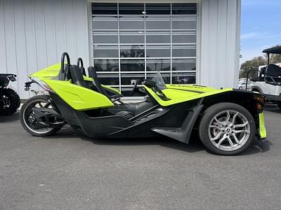 BOATZON | Polaris Slingshot® Slingshot SL Neon Lime AutoDrive 2023