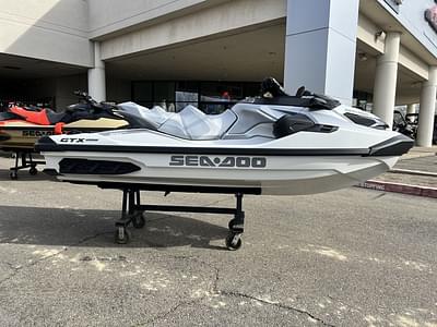 BOATZON | Sea-Doo GTX Limited 325 White Pearl Premium 2025