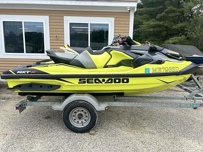 BOATZON | Sea-Doo RXTX 300 IBR  Sound System Neon Yellow and Lava Grey 2019