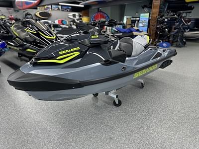 BOATZON | Sea-Doo RXTX 325 Ice Metal Manta Green 2025 BOATZON | Sea-Doo RXTX 325 Ice Metal Manta Green 2025