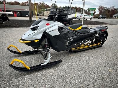 BOATZON | Ski-Doo Summit SP Rotax 850 ETEC 154 ES HAlt Powder L 25 Yellow 2023