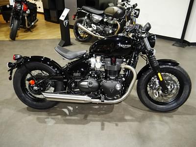 BOATZON | Triumph Bonneville Bobber Jet Black 2025 BOATZON | Triumph Bonneville Bobber Jet Black 2025
