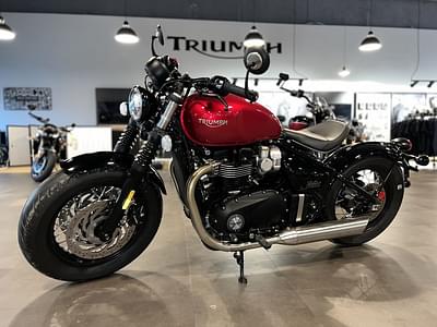 BOATZON | Triumph Bonneville Bobber Red Hopper 2024 BOATZON | Triumph Bonneville Bobber Red Hopper 2024