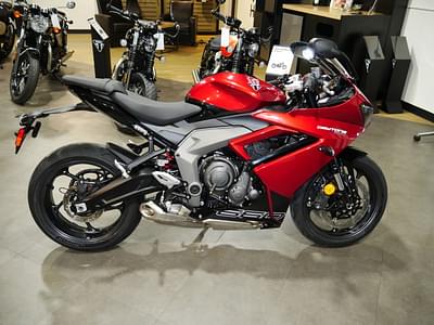 BOATZON | Triumph Daytona 660 Carnival RedSapphire Black 2025