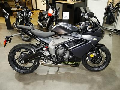 BOATZON | Triumph Daytona 660 Satin GraniteSatin Black 2025