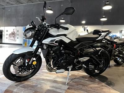 BOATZON | Triumph Street Triple 765 R Crystal White 2024