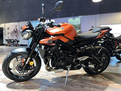 BOATZON | Triumph Street Triple 765 R Matte Baja Orange 2025