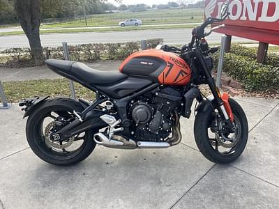 BOATZON | Triumph Trident 660 Matte Baja Orange  Matte Storm Grey 2023