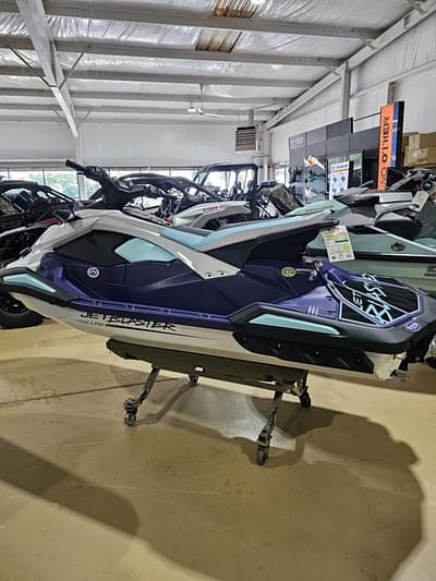 BOATZON | Yamaha Waverunners JETBLAST LTD 2025