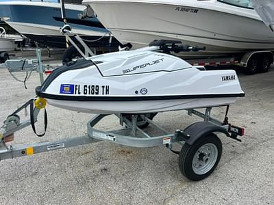BOATZON | Yamaha WaveRunners SuperJet 2022