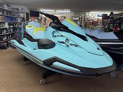 BOATZON | Yamaha WaveRunners VX Limited HO 2025