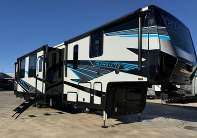 BOATZON | Heartland Cyclone 4014C 2025