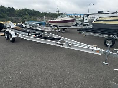 BOATZON | Load Rite 28T 8400 2025