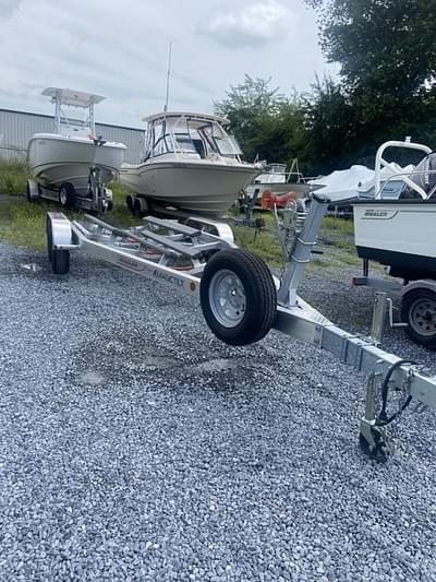 BOATZON | Magic Tilt 21 ft Trailer 2024