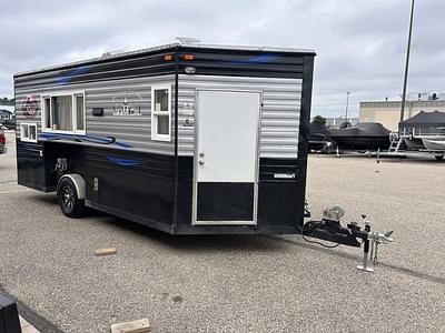 BOATZON | Ice Castle Fish Houses 8 X 17V Lake of the Woods 2019