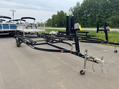 BOATZON | Yacht Club Trailers Bunk Single Axle 2011